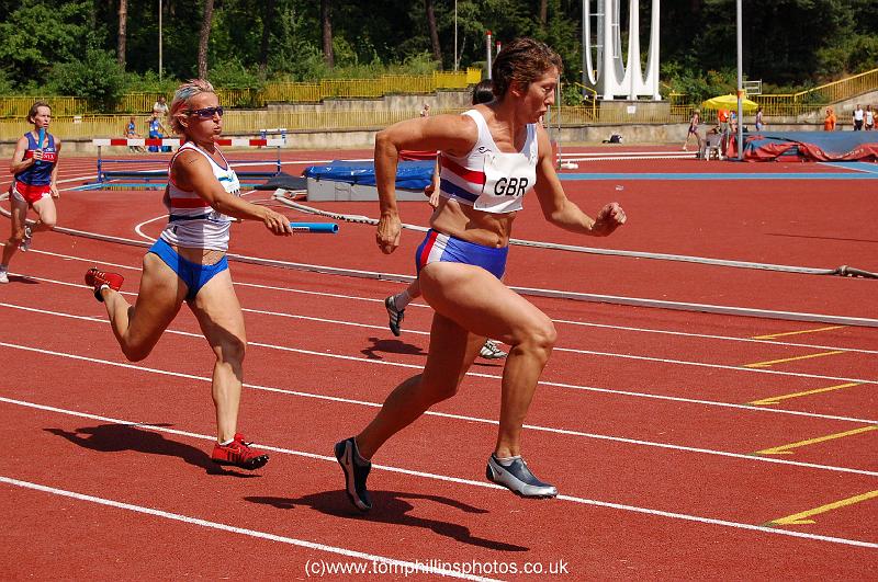 W40 4x100m relay.jpg